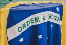 Mercado reage à eleição com dólar em queda e Bolsa perto de recorde