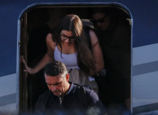 Aeronave com Flávio Bolsonaro e família pousa nos Estados Unidos