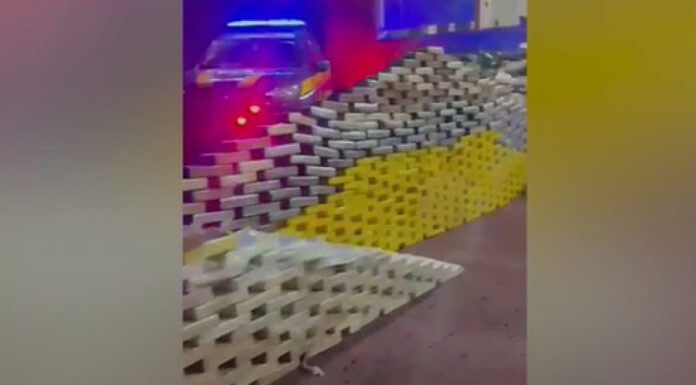 Na BR-262 a PRF flagra caminhão com 1,1 tonelada de drogas e duas pistolas